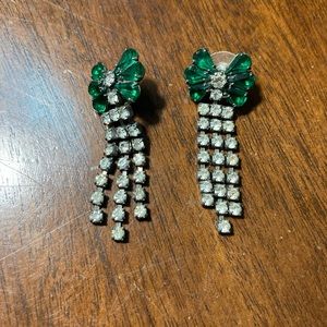 Costume earrings vintage green And white stone